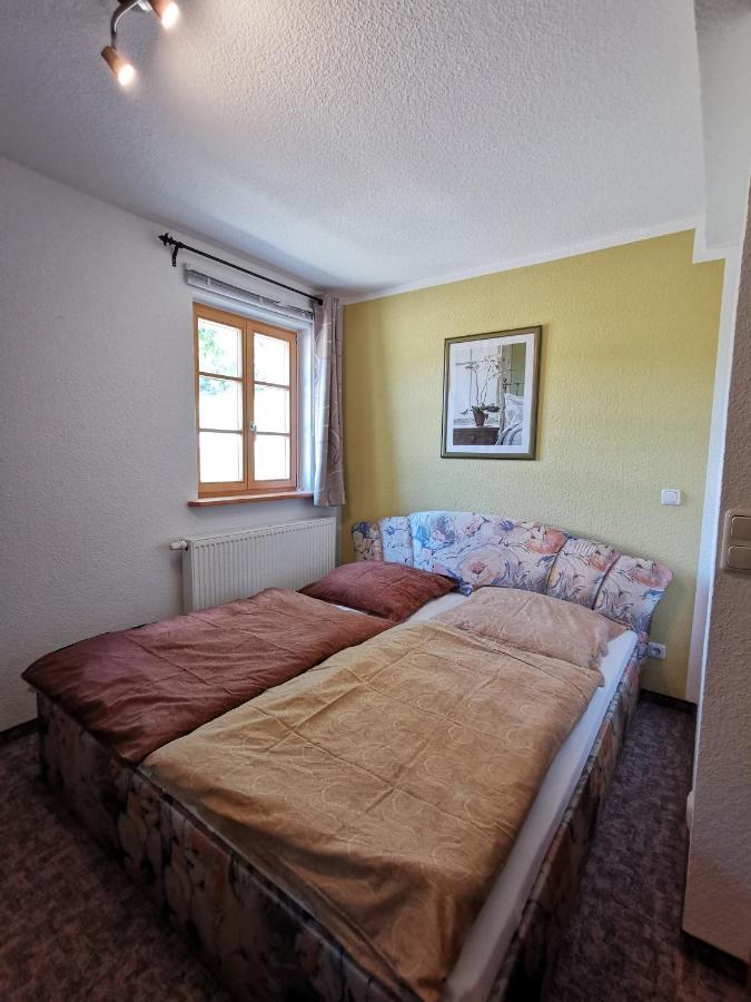 Ferienwohnung "Am Saalehaken" Gossitz Esterno foto