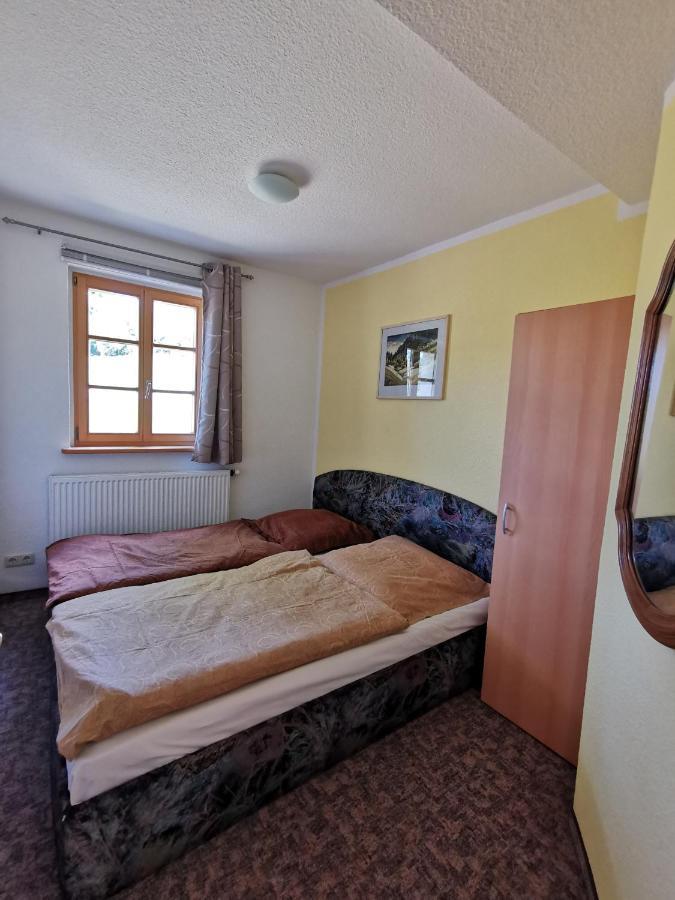 Ferienwohnung "Am Saalehaken" Gossitz Esterno foto